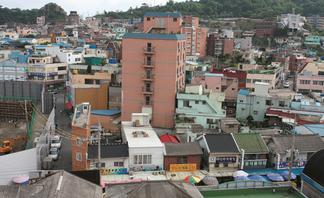 주-상-관 복합건물 행정타운 부설주차장 전경 (2011년)