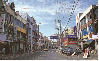 남교동 공설시장 정문에서 (구)신안군(1997년)