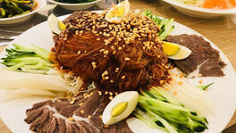 한사랑한우명가의 전경 모습을 좌측에서 찍은 사진입니다