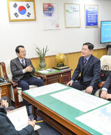 (01.08.시장실) (주)호텔 락희 사랑나눔 현금기탁
