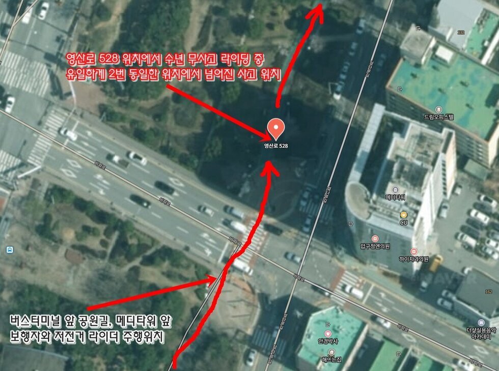 메디타워 앞 공원길 자전거 도로 의 인도와의 구분 블럭옆이 푹 꺼져 있는 위치