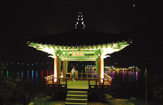 Night View of Yudal Recreation Area in Daeban-dong