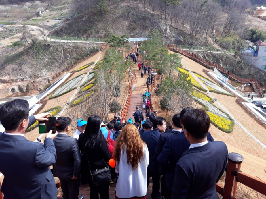 입암 용라 산맥터널 개통을 축하하면서