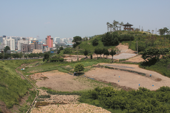 2011년에 촬영한 유달산 경광단지 공사후의 전경