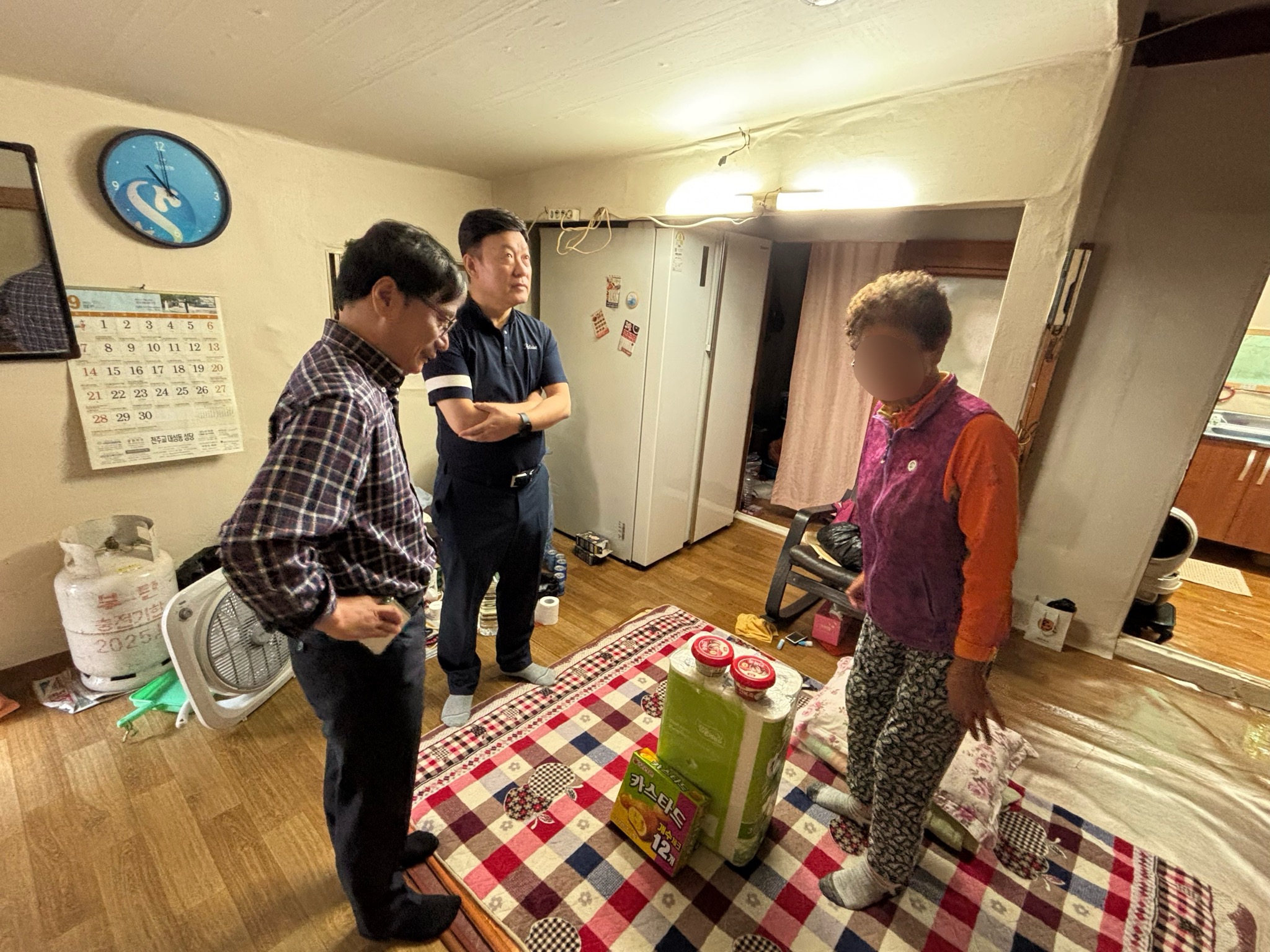 연동, 고독사 예방사업 ‘희망안심지킴 꾸러미’ 전달