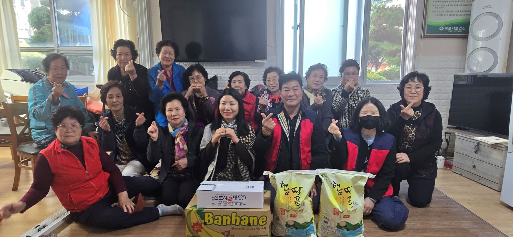 하당동 지역사회보장협의체, 경로당에 행복 꾸러미 전달