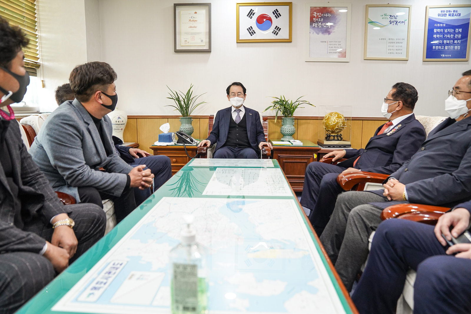 (11.26.시장실) 국제라이온스협회 355B-2지구 동절기 이웃사랑 백미 기탁식