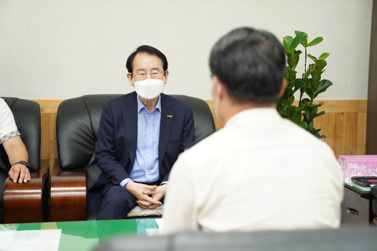 목포소방서 소방대원 격려 중인 시장님 사진이다