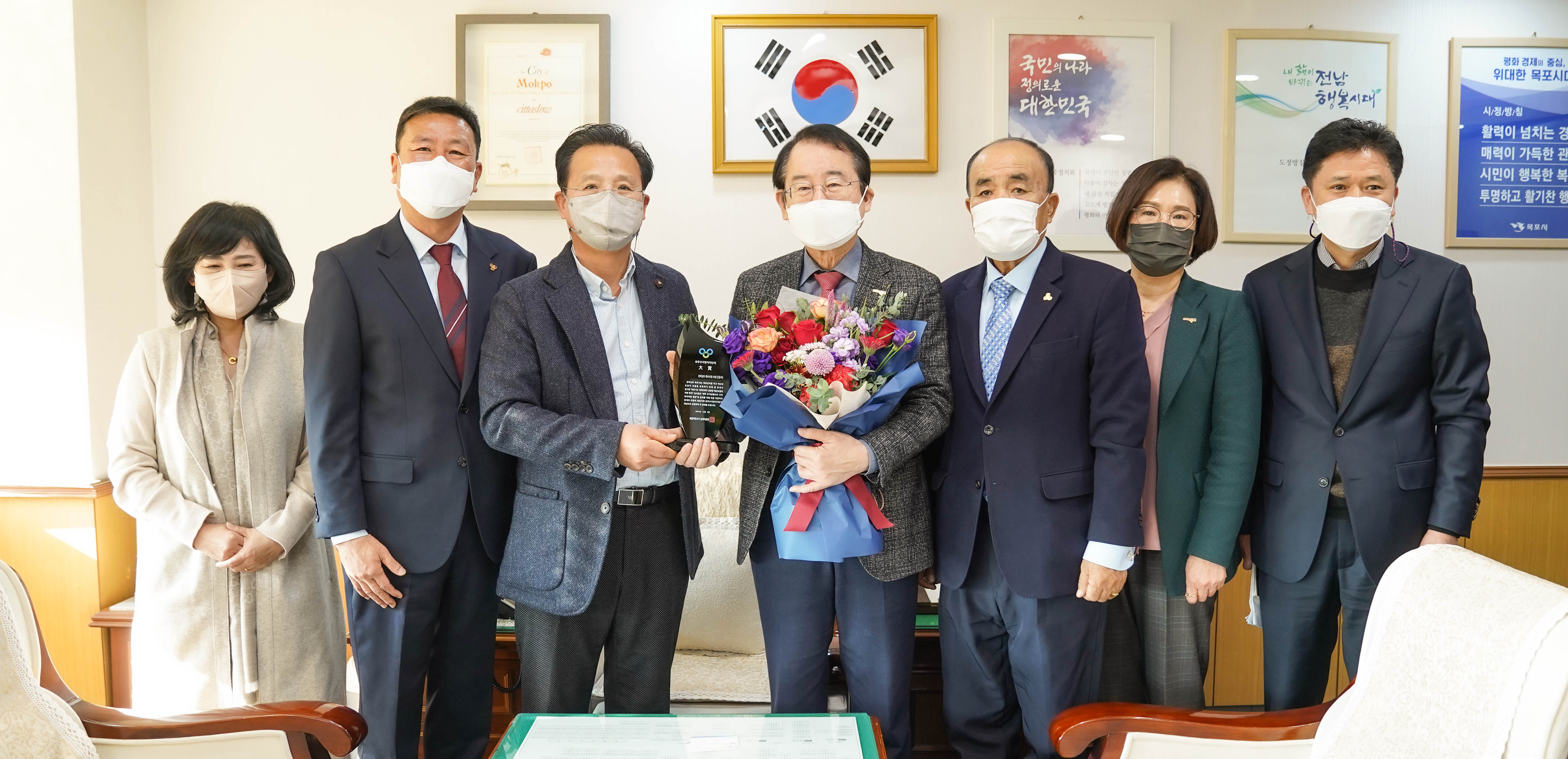 (12.06.시장실) 세금바로쓰기 납세자운동 예산운영평가 최우수지자체 대상 시상식
