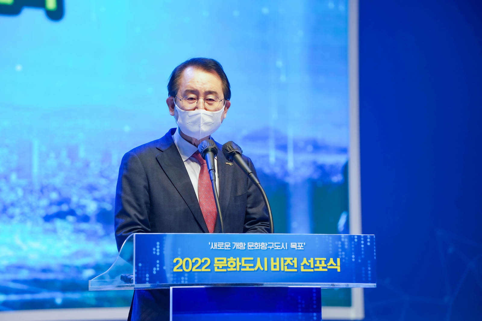 (03.23.문화예술회관) 문화도시 비전 선포식에서 목포시장이 연설 중 참석자를 바라보고 있다.