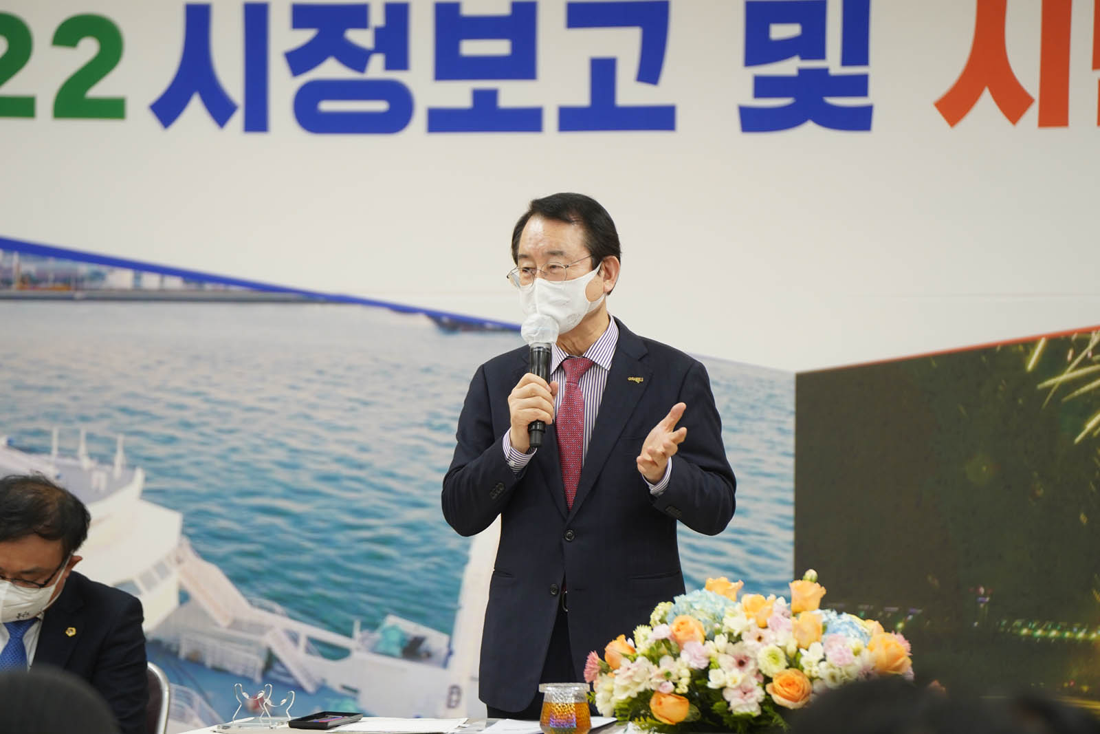 (03.24.목포노인복지회관) 시민과의 대화를 진행하는 목포시장 모습