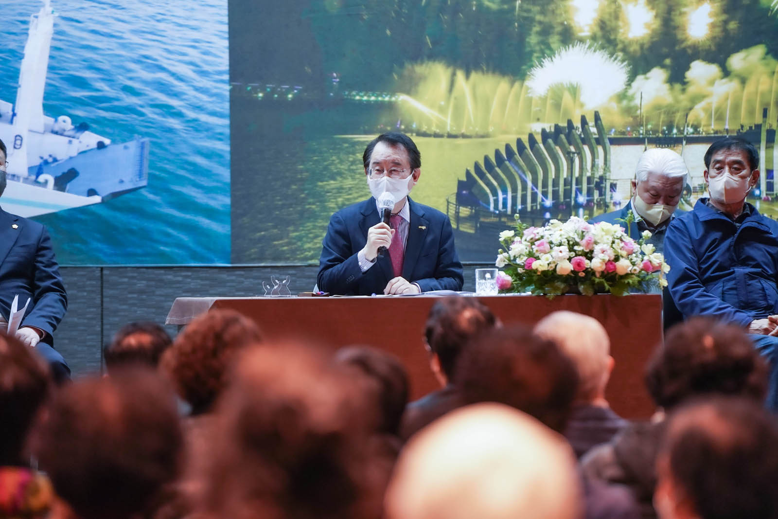 (03.25.이랜드노인복지관) 시민과의 대화를 진행하는 목포시장 모습
