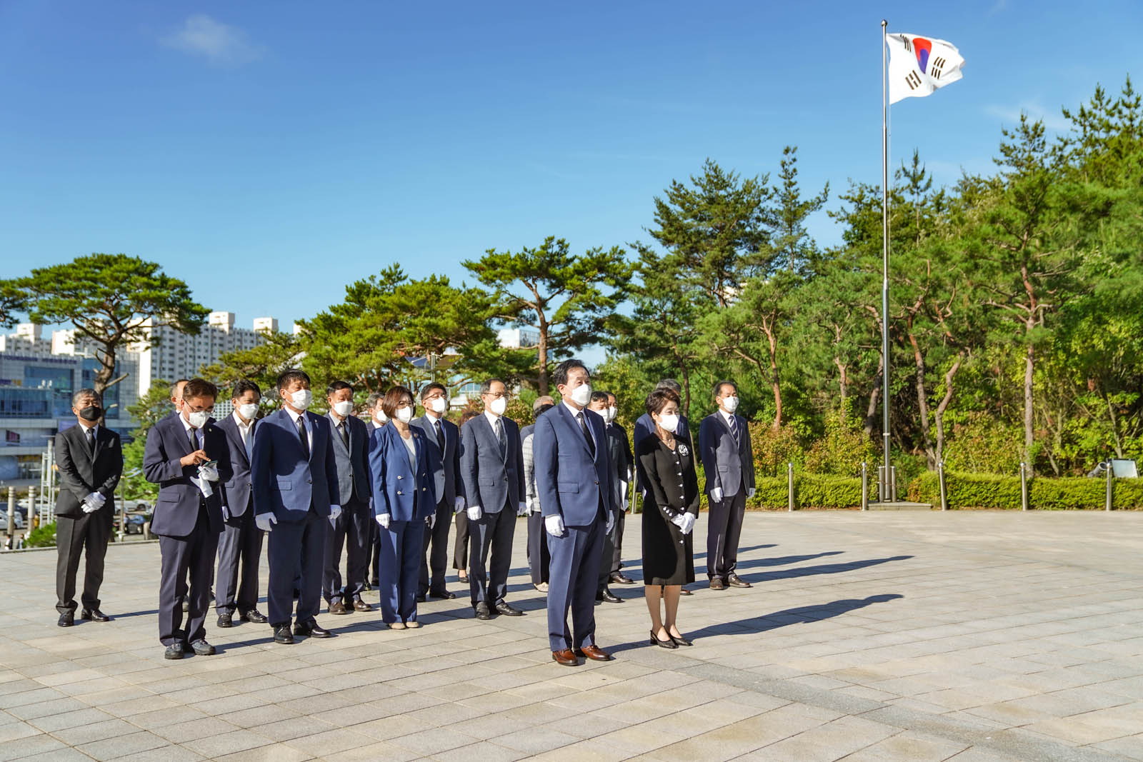 (07.01.현충탑) 현충문 입장을 마친 목포시장의 모습