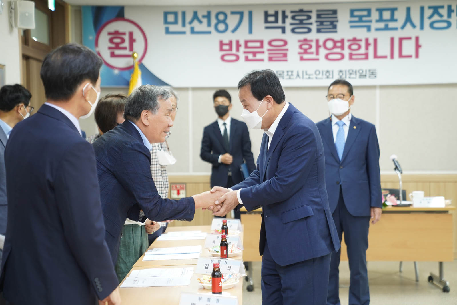 (07.04.종합경기장,목포시노인복지관) 목포시노인복지관 방문을 환영받는 목포시장의 모습