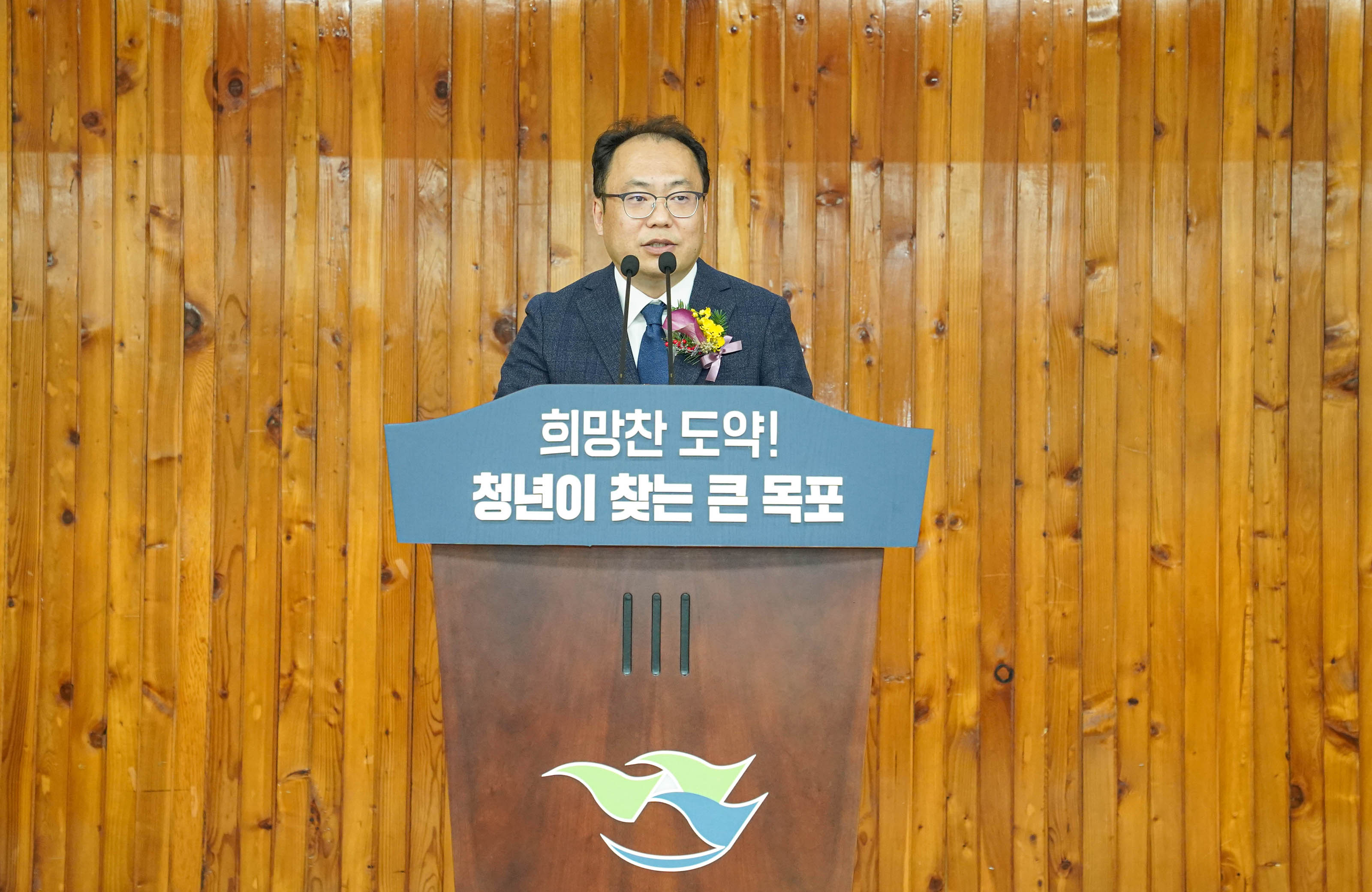희망찬도약! 청년이 찾는 큰목포 단상위에서 연설중인 이상진 부시장