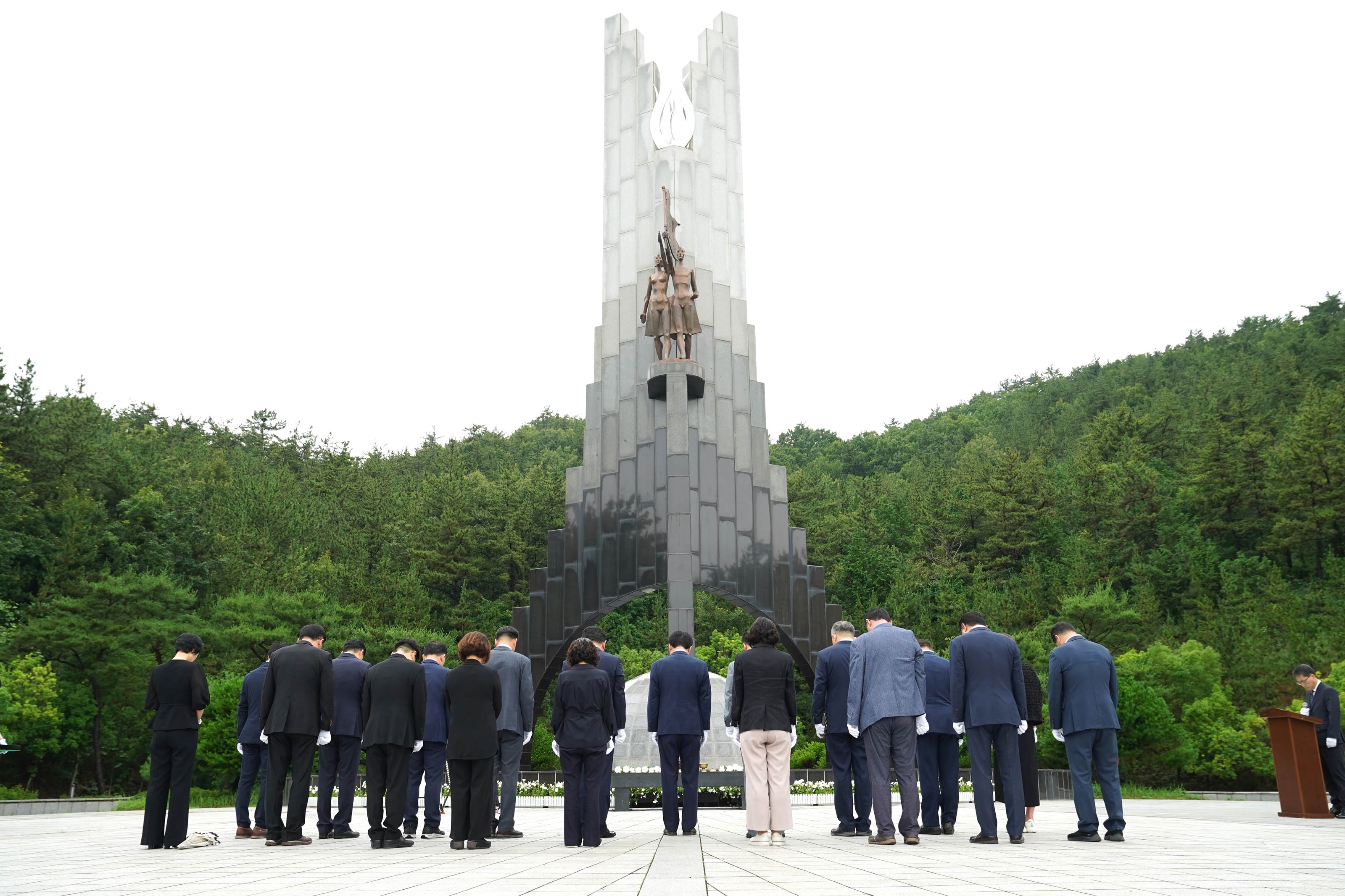 (07.01부흥산 현충탑) 민선8기 취임 2주년 현충탑 참배