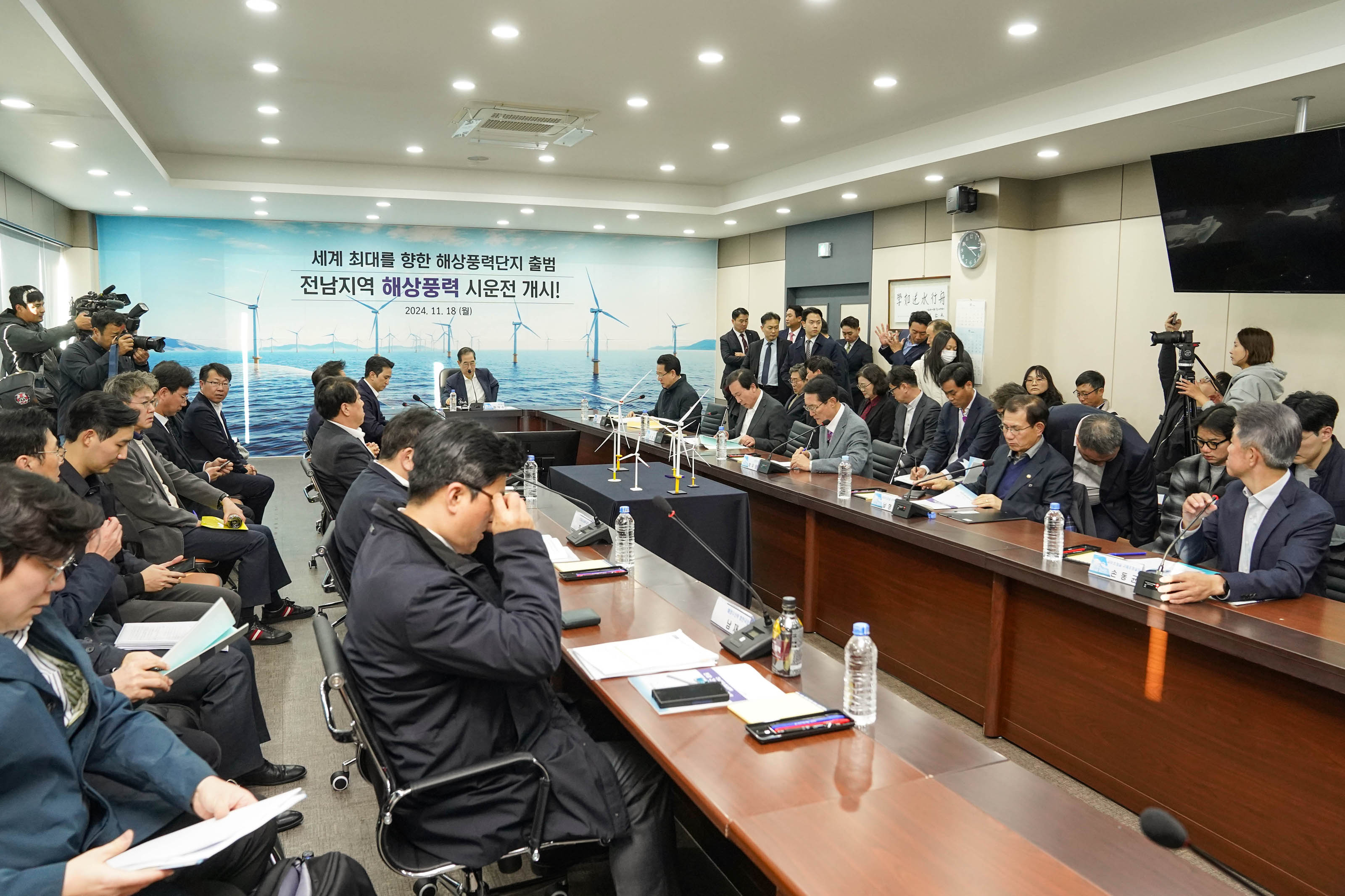 (11.18신항만) 해상풍력 간담회 및 해상풍력 전용 항만예정지 국무총리 시찰